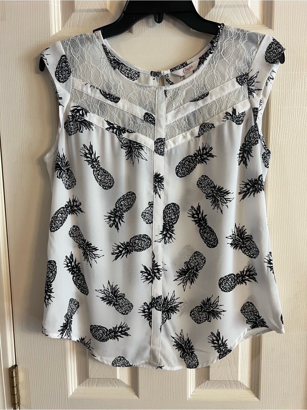 Candie's White Sleeveless Pineapple Print Lace Yoke Top
